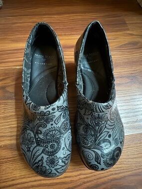 Nurse Mates Gray Floral Paisley Slip-On Clog